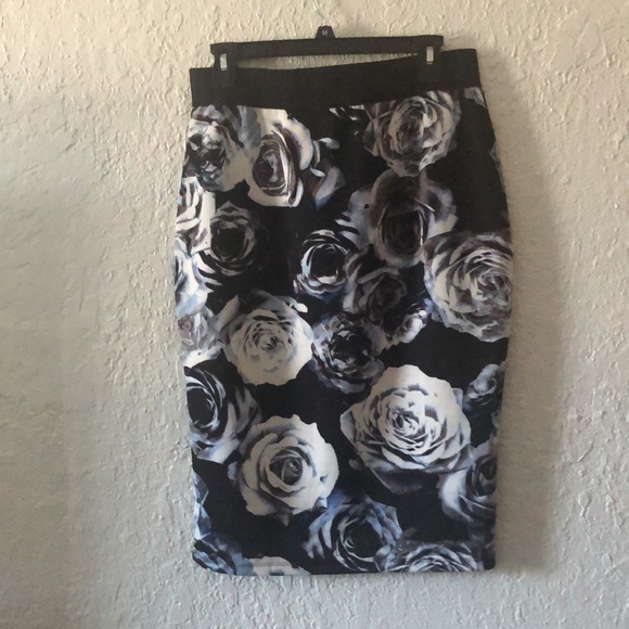 Apt. 9 Floral Pencil Skirt - Picture 4 of 4
